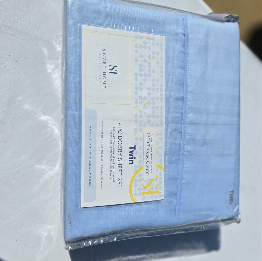 Elegant Light Blue Bedding Set